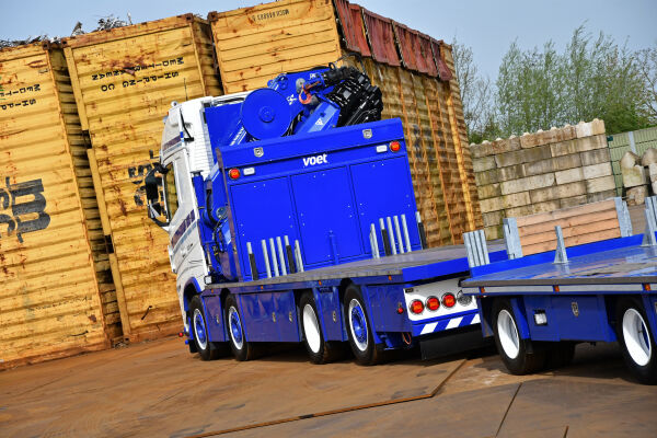 voet-energy-solutions-innovatieve-volvo-vrachtwagen-met-opgebouwde-1188pro-hiab-kraan.jpg